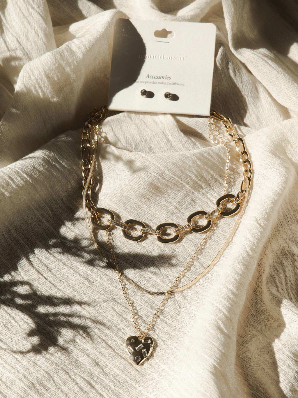 GOLDEN HEART NECKLACE